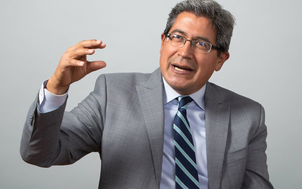 Headshot of Manny Fernandez